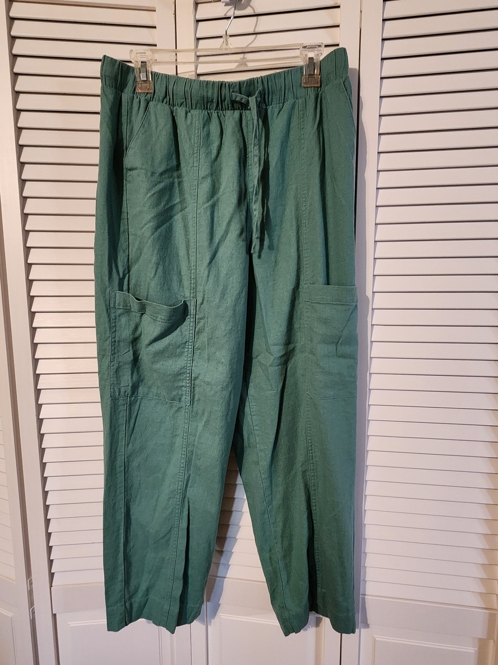 Universal Thread Women's Ankle Cargo Pants in Teal